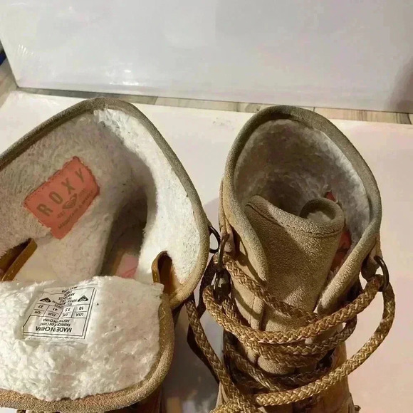 Roxy Boots faux fur lining tie up boot tan size 10 - Picture 7 of 9